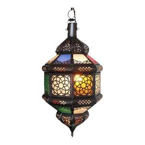 Lanterne marocaine élégante en fer suspendue pour l'éclairage de patio, améliorant la décoration extérieure avec des effets d'ombre artistiques - Product Image 2