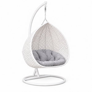 Ensemble de salon de jardin en rotin blanc avec chaise suspendue et coussins gris pour une utilisation en jardin ou sur la terrasse, meubles durables - Product Image 2