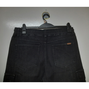 Pantalones cortos de mezclilla resistentes para hombre, hechos con mezclilla de algodón premium, ajuste holgado y cómodo, perfectos para aventuras, camping y estilo urbano. - Product Image 5