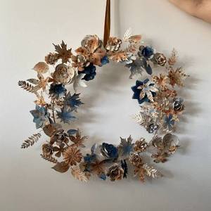 Guirnalda Redonda Decorativa de Metal Hecha a Mano, Flores Vintage, Adorno Navideño para Colgar en la Pared, Paquete Individual - Product Image 1