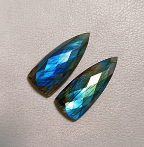 Par de gemas sueltas de labradorita azul flash, cabujón marquesa facetado de un lado, forma alargada, para fabricación de joyas, piedras calibradas - Product Image 3