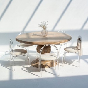 Table à manger en bois Vandana Aureo Stellar avec pieds en forme de sablier et design moderne et contemporain - Product Image 3