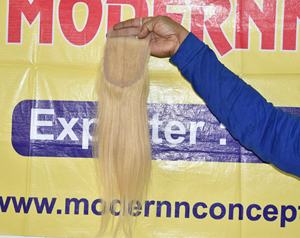 Venta al por mayor de pelo de templo indio virgen natural crudo sin procesar cutícula alineada doble trama 5*5 cierre recto Rubio cabello humano - Product Image 6