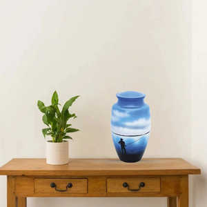 โกศบรรจุอัฐิสำหรับคนรักคนสำคัญ ทำจากอะลูมิเนียมสีน้ำเงิน ลายภาพชาวประมงสมัยใหม่ ความจุ 3-4 ลิตร ทำด้วยมือ สำหรับงานศพ - Product Image 2