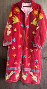 Vente en gros de manteaux longs en velours vert olive faits à la main avec des motifs sacrés, de l'amour, de oiseaux, du soleil, de cactus et d'étoiles - Product Image 5