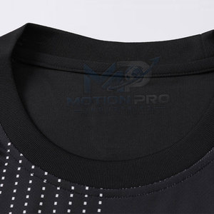 Tenue de football professionnelle complète à manches courtes en tissu mesh respirant, écologique, légère et durable pour l'entraînement et les matchs - Product Image 6