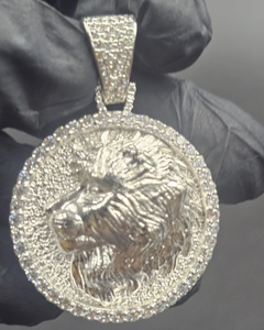 Colgante Redondo de León de Plata 925, Colgante Hip Hop Personalizado con Moissanita VVS para Hombre, Colgante Estilo Rapper Bust Down, Colgante de Animal - Product Image 1