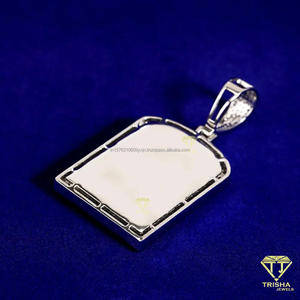 Colgante Hip Hop Personalizado con Letra para Hombre, con Moissanita Engastada a Mano y Plata 925 con Baño de Rodio, Joyería Certificada GIA - Product Image 3