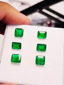 พลอยมรกตแซมเบียธรรมชาติทรงเหลี่ยม 6 เม็ด น้ำหนัก 6.85 กะรัต สีเขียวพรีเมียม คุณภาพเยี่ยม พลอยคุณภาพดีเข้าชุดกัน ได้รับการรับรองจาก IGI แพ็คล็อต - Product Image 1