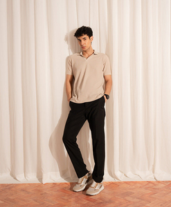 เสื้อโปโลคอวีผู้ชาย สีเบจ ผ้าฝ้าย แขนสั้น ทรงปกติ สวมใส่สบาย สีพื้น ผ้าถัก ระบายอากาศได้ดี - Product Image 6