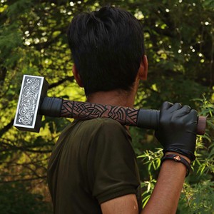 Marteau Viking Mjolnir DIY fait main OEM, Marteau de guerre nordique décoratif avec manche en bois gravé et texture antidérapante, 18 pouces, objet de collection - Product Image 4
