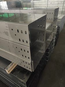 Goulotte de câblage industrielle en acier pré-galvanisé avec couvercle, 100x100mm et toutes tailles personnalisées, vente en gros - Product Image 5