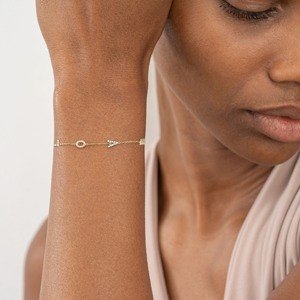Brazalete con Corazón en Forma de Diamante, Oro Sólido de 14K, Joyería Minimalista y Elegante, Regalo Personalizado para Mujer, Cumpleaños, Aniversario, Uso Diario - Product Image 4