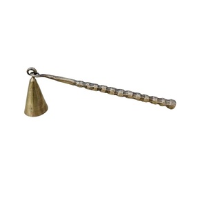 Apagavelas de Metal Elegante con Mango Largo para Apagar Velas de Forma Segura, Accesorio Decorativo para Velas - Product Image 1