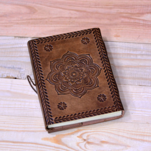 Wholesale Handmade Genuine <b>Leather</b> Hardcover Blank Lined Journal <b>Leather</b> Strap Feather Closure Pencil 80 <b>Sheets</b> Custom Gift - Product Image 3