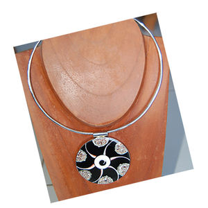 Colgantes de acero inoxidable con concha marina, joyería de concha marina, colgantes redondos de acero inoxidable con diseño artístico, tamaño 60mm - Product Image 3