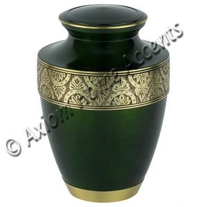 Elegante urna de latón con exquisita artesanía y un acabado brillante para un tributo amoroso por Axiom Home Accents - Product Image 6