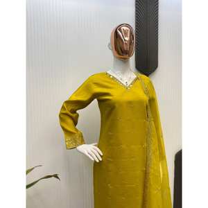 Ensemble de costumes de fête pour femmes avec broderie et miroir - Product Image 1