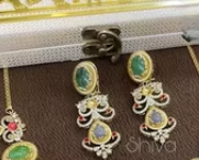 Ensemble collier et boucles d'oreilles en moissanite plaqué or de qualité supérieure, élégant et raffiné, pour les occasions spéciales des femmes (fiançailles, anniversaire, mariage) - Product Image 2