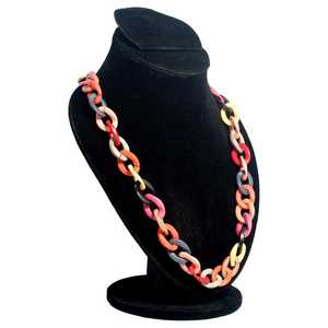 Collier chaîne en résine colorée pour femme, collier à maillons en résine multicolore, bijou tendance et imposant - Product Image 1