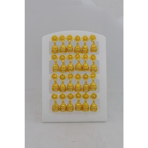 Boucles d'oreilles Jhumka de créateur de qualité supérieure Boucles d'oreilles ethniques parfaites Mariages Looks festifs Pack de support en laiton doré Jumkhi pour femmes et filles - Product Image 2