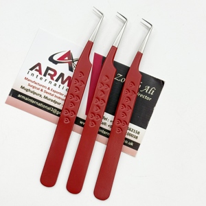 แหนบคุณภาพสูง ปลายแหลม 90 องศา เคลือบสีแดง สำหรับต่อขนตา ทำจากสแตนเลส พร้อมโลโก้ - Product Image 1