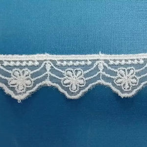 Encaje de Organza Blanco/Nylon de Alta Demanda con Borde Floral Bordado Festoneado (Estrecho) - Encaje Transparente Muy Ligero para - Product Image 1