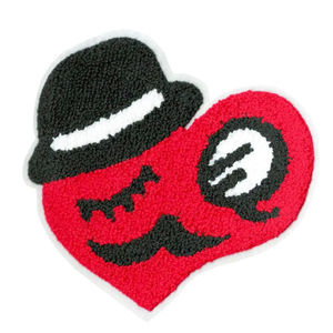 Patch logo en caoutchouc doux au toucher pour une image de marque haut de gamme, patch logo personnalisé en PVC avec un matériau durable et résistant - Product Image 2
