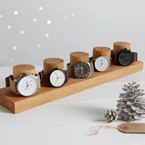 Estuche Organizador de Madera Hecho a Mano para 5 Relojes con Función para Colgar - Ecológico y Duradero - Product Image 1