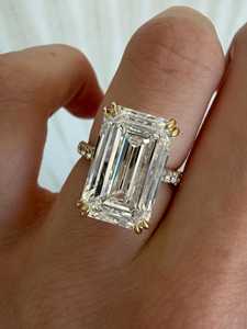 Bague de fiançailles pavée de diamants de laboratoire taille émeraude 7,50 CT, certifiée IGI - Product Image 2