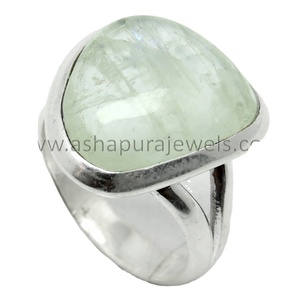 แหวนเงินแท้ 925 ประดับมูนสโตนสีขาวสวยงาม งานแฮนด์เมดจาก Shri Ashapura Jewels ดีไซน์โบฮีเมียนแบบ Bezel Set ได้รับการรับรองจากผู้ตรวจสอบอิสระ - Product Image 2