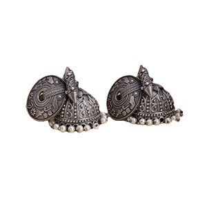Pendientes de Araña Étnicos Plateados Oxidados con Perlas como Piedra Principal, Engaste de Bisel, Diseño Elegante, para Boda de Mujer, Estilo Rajasthan - Product Image 2