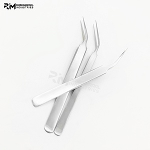 Pince à épiler RMI Silver Precision à pointe large à 45 degrés, antistatique, en acier inoxydable, pour extensions de cils, couleur bleue avec revêtement en poudre - Product Image 1