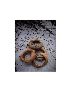 Ensemble de ronds de serviette en bois faits à la main pour la décoration de table à manger rustique parfait pour les mariages, les événements, les rassemblements et les dîners - Product Image 3