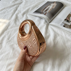 Sacs classiques de haute qualité OEM ODM pour femmes, mini sac à bijoux en acrylique diamanté, sac à main tendance pour femmes avec chaîne. - Product Image 2