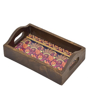 Bandeja pequeña de madera con base impresa a color, diseño artesanal elegante, perfecta para servir té, café y aperitivos, tamaño 10x6x2 pulgadas - Product Image 2