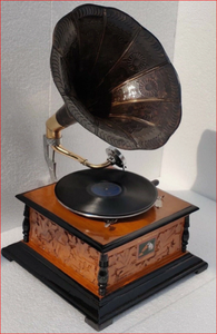 Gramófono antiguo en perfecto funcionamiento, fonógrafo de cuerda para discos. - Product Image 6