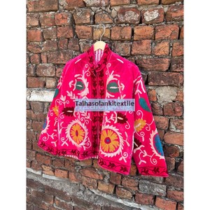 Veste en velours de luxe Suzani pour femmes, broderie florale artisanale, style bohème, manteau d'hiver, vente en gros, export B2B - Product Image 3