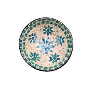 Rafraîchissez votre espace de vie avec la beauté florale délicate de cette coupelle en nacre, un objet d'art artisanal pour la décoration. - Product Image 1