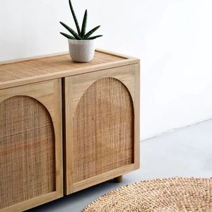 Buffet vintage en bois récupéré avec trois portes en rotin tressé à la main, finition naturelle, meubles rustiques - Product Image 2