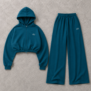Survêtement Premium pour Femme avec Sweat à Capuche Court à Taille Élastique et Pantalon Ample à Jambes Larges, Manches Longues, Épaules Tombantes, Tissu Épais, DTF - Product Image 3