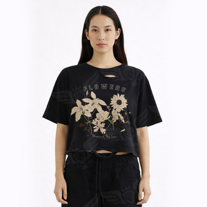 Camiseta Corta con Logotipo Personalizado al por Mayor para Mujer, Camiseta Gráfica de Manga Corta con Cuello Redondo, Estilo Casual Urbano - Product Image 5