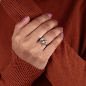 Anillo de compromiso Toi Et Moi de oro de 14K con diamante en forma de corazón y pera, engaste de bisel, 3.25 TCW, certificado IGI, joyería nupcial minimalista, venta al por mayor, personalizado - Product Image 6