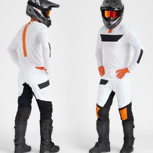Combinaisons de motocross avec logos et étiquettes personnalisés Design robuste et élégant pour les professionnels de la course et les aventures hors route - Product Image 5