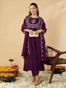 Conjunto de Kurti Anarkali y Pantalón Bordados en Seda Vichitra con Dupatta Cosida, Traje Étnico Tradicional de Tres Piezas para Mujer, Color Morado - Product Image 4