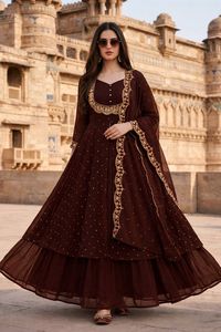 Conjunto Anarkali de Rayón Rosa para Mujer de la Mejor Calidad con Dupatta Bordada, Traje Étnico Tradicional Indio Largo Hasta el Suelo - Product Image 2