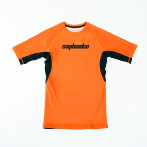เสื้อรัดกล้ามเนื้อแขนสั้นสำหรับผู้ชาย MMA สีส้ม แห้งเร็ว สำหรับศิลปะการต่อสู้แบบผสมผสาน พร้อมโลโก้สีดำที่คอหลัง - Product Image 4
