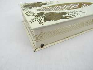 Boîte à mouchoirs en métal, décorée de fleurs peintes en or, style vintage, fixation murale, côtés découpés - Product Image 6