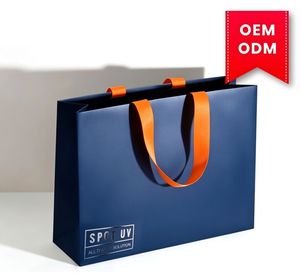 Sacs de courses en papier kraft recyclables personnalisés avec construction pliable pour l'emballage de la mode et du commerce de détail - Product Image 1