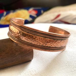 กำไลข้อมือทองแดงแท้แม่เหล็กใหม่สุดหรูเครื่องประดับไทเทเนียมประดับเพชรหลายสไตล์สำหรับงานแต่งงาน - Product Image 6